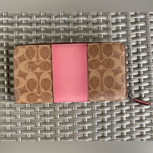 COACH Monogram V5 Tan True Pink and Brown Leather Wallet - Picture 3 of 7